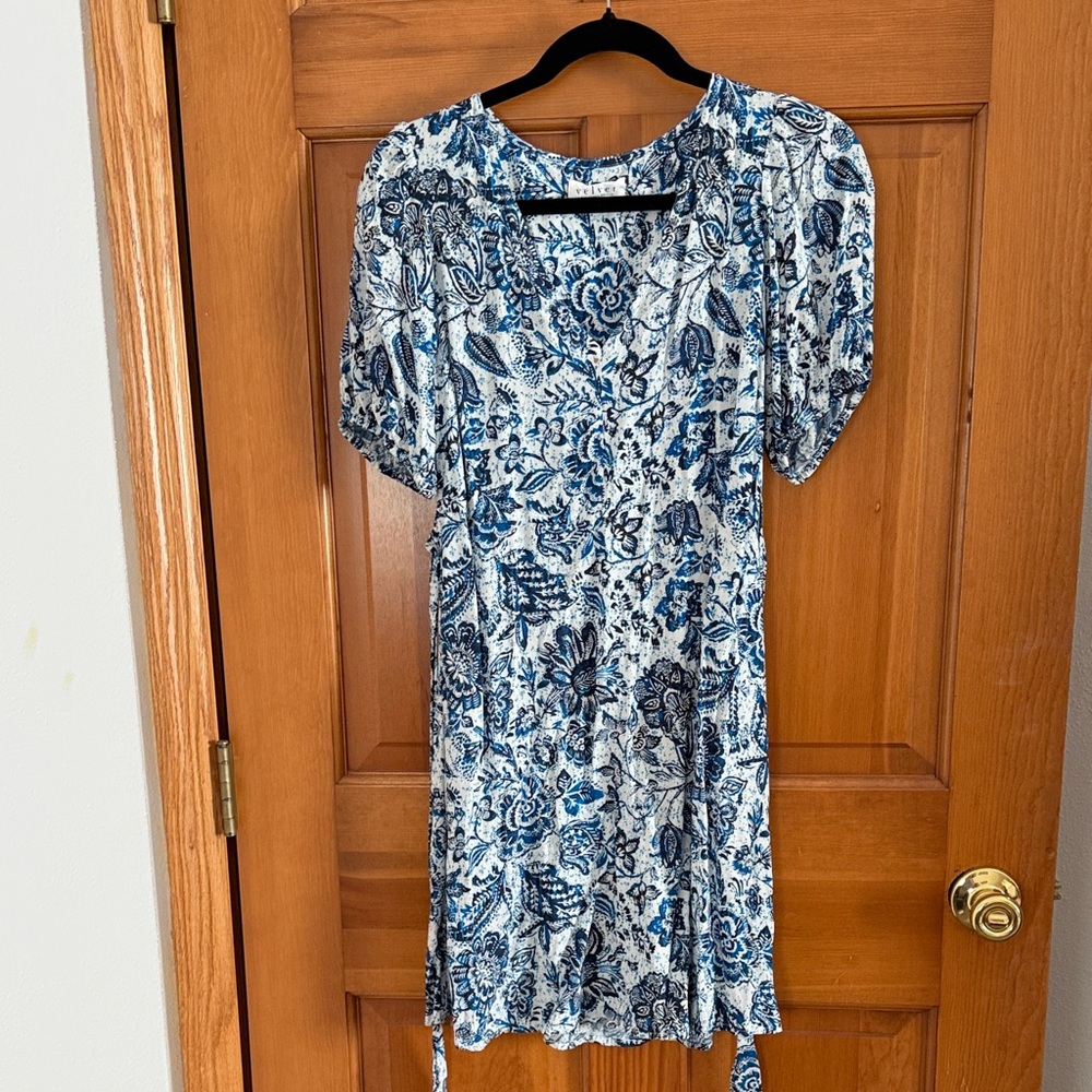 Velvet by Graham & Spencer Blue and White Floral Dress. sz XS.